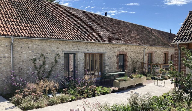 Lookout - part of beautifully restored former dairy that sleeps 6 guests in 3 bedrooms