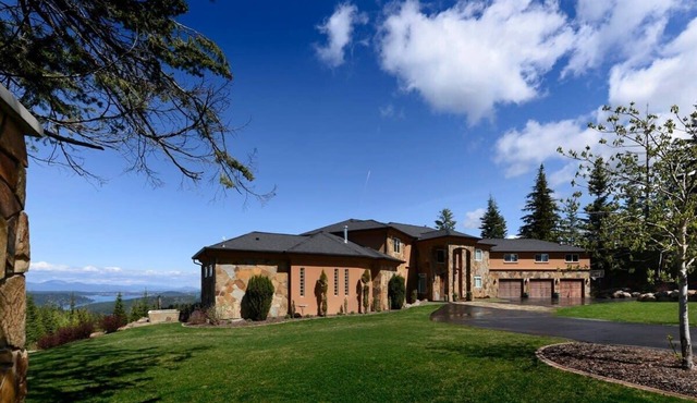 Lookout Peak: Lake & Mountain Views, Hot Tub!