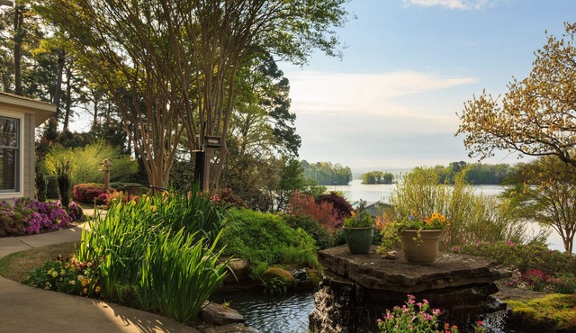 Lookout Point Lakeside Inn