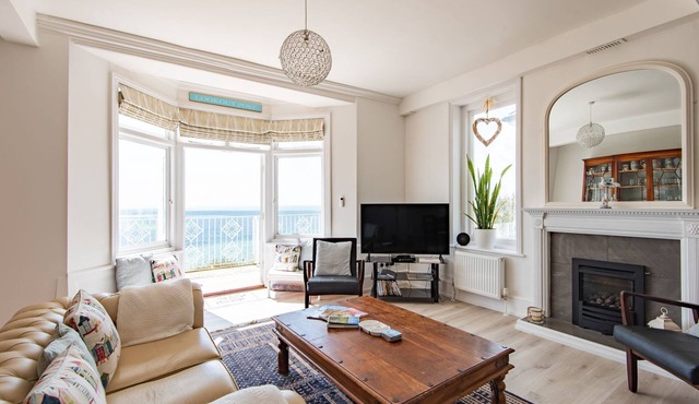 Lookout Post by Bloom Stays - ideal for couples and families