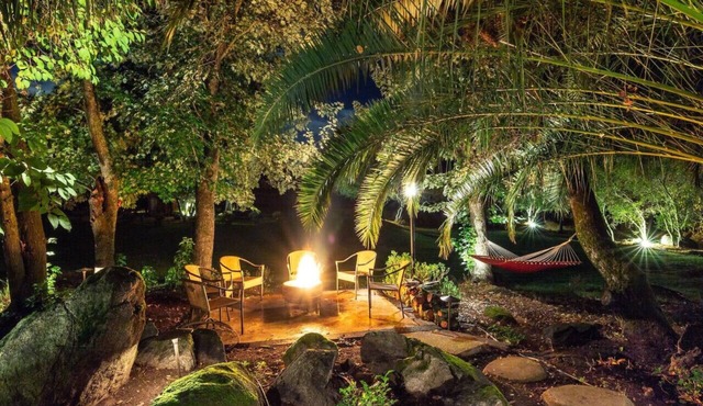 "Loomis Log Cabin": Tranquil Countryside Getaway