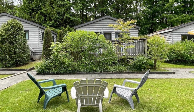 Loon-Cedar Garden Cozy Cottage #4 for a relaxing retreat