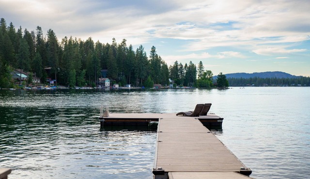 Loon Lake Escape -- beautiful, large lake home only 45 minutes from Spokane!