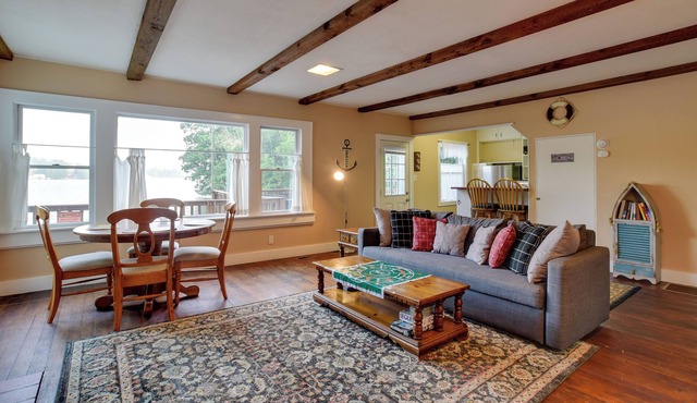 Loon Lake Hideaway w/ Kayaks & Fishing Gear!