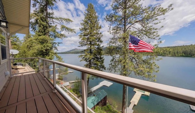 Loon Lakeside, Dockside Retreat
