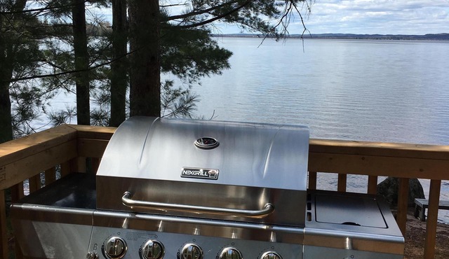 Loon Lodge - Golden Lake (Cottage & Bunkie -Sleeps 8)