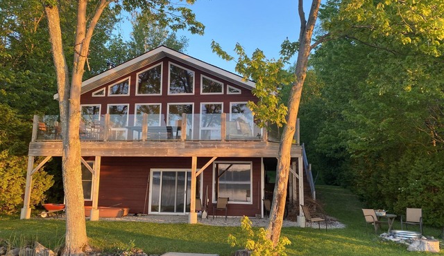 Loon Lodge: Waterfront Cottage on Miller Lake – Bruce Peninsula Paradise