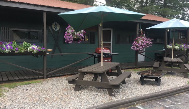 Loon's Lair, A Beautiful immaculate Adirondack 2 Bedroom 3 Bathroom Suite