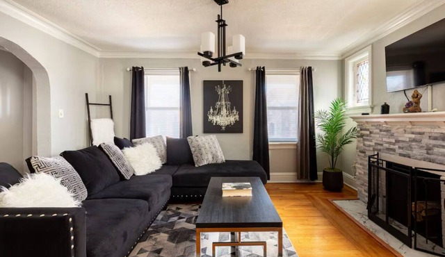 Loop Luxe in University City