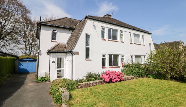 LOOSE HILL LEA, family friendly, with a garden in Shatton