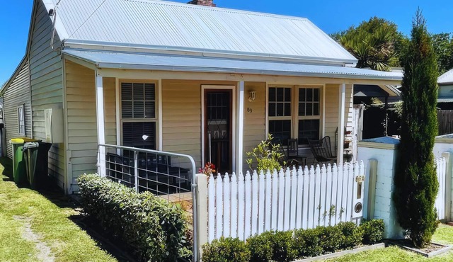 Loose Leaf Country Cottage