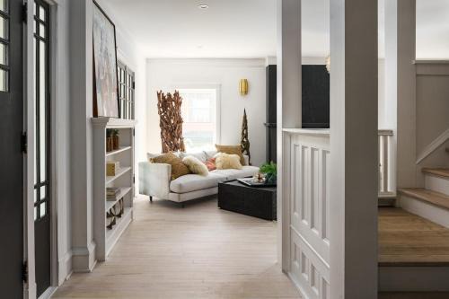 Loose Park Modern Mansion