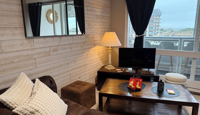 LOOVAEL Apartment with view of marina and sea