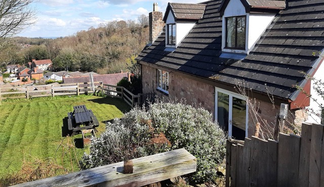 LORIEN, pet friendly, character holiday cottage in Caergwrle