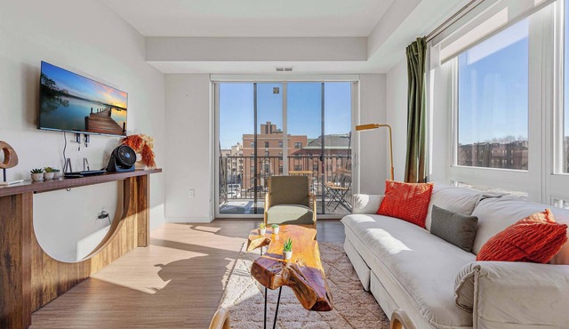 Loring Park King Suite | Rooftop & Stadium