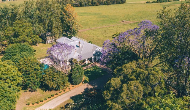 Lorn Rose Farm - 10 Acre Flower Farm with Swimming Pool + Firepit