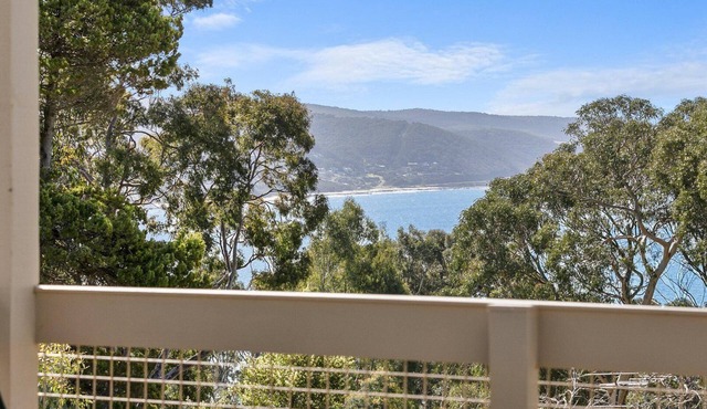 Lorne Lodge - Stylish, Views, WIFI, Wood Fire, Everything you Need