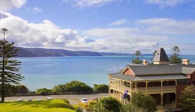 Lorne Penthouse - water views