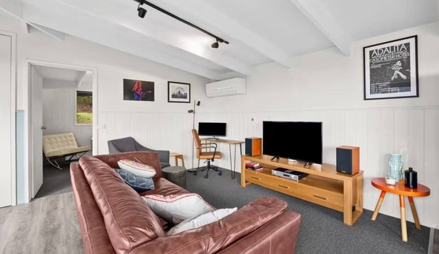 Lorne Treehouse Retreat with forest and ocean views