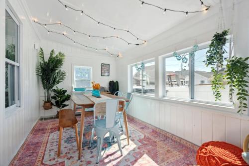 Lorraine's Landing 2 Min to Beach Pet-Friendly