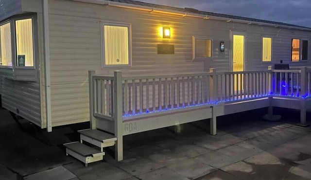 Lorraine’s Place Located on Golden Gate Holiday Park on Site Pool Entertainment