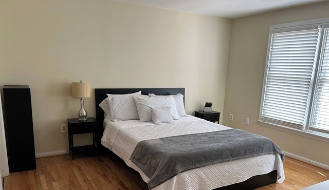Lorton 4beds 2.5 bath VRE