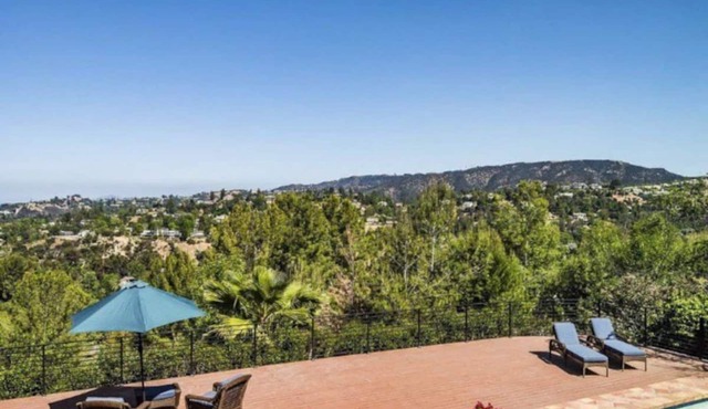 Los Angeles CA ,Entire house,amazing view,big pool