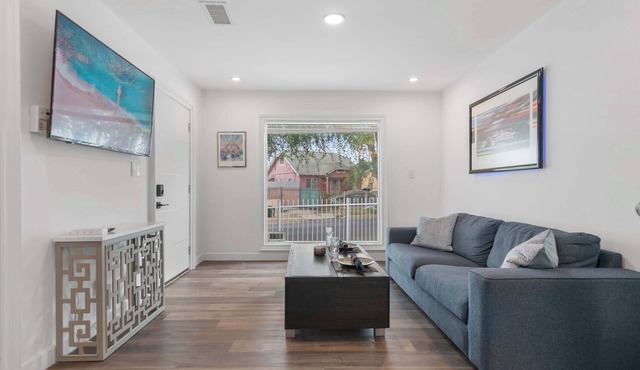 Los Angeles Modern Bungalow by Colby & Conrad