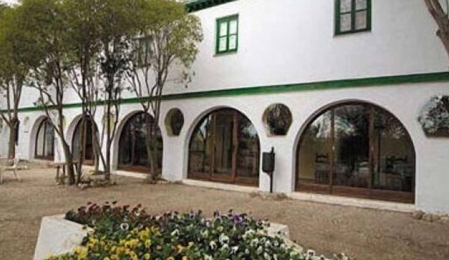 Los Cerrillos cottage for 22 people