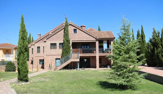 Los Cipreses Rural House. From 6 to 12 people
