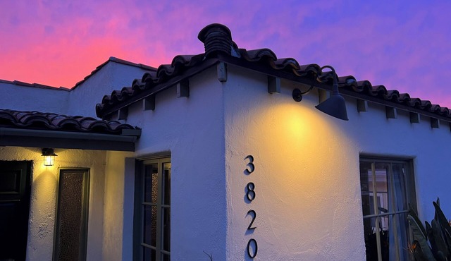 Los Feliz Hills - Elegantly Remodeled Spanish Duplex, Pro Kitchen, Top Floor
