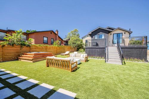 Los Feliz Stylish 4BR Villa with Jacuzzi & Sauna