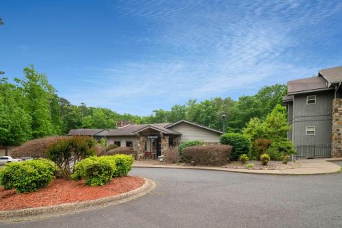 Los Lagos at Hot Springs Village a Ramada by Wyndham