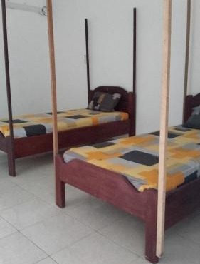 Losmen katiet beach front, lances right surf camp peter Homestay