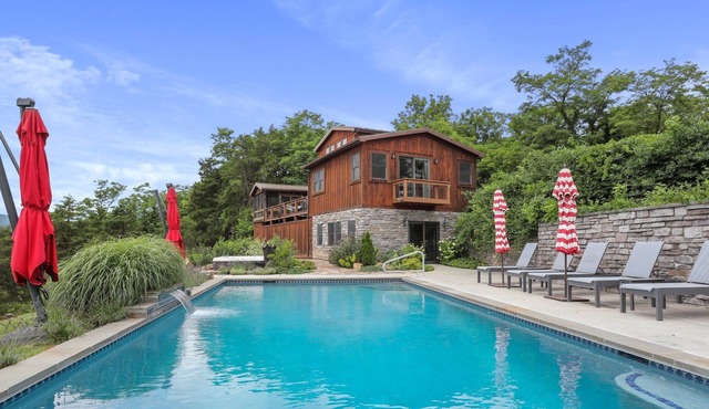Lost City Mountain Retreat-Stunning Views/Pool/hot tub