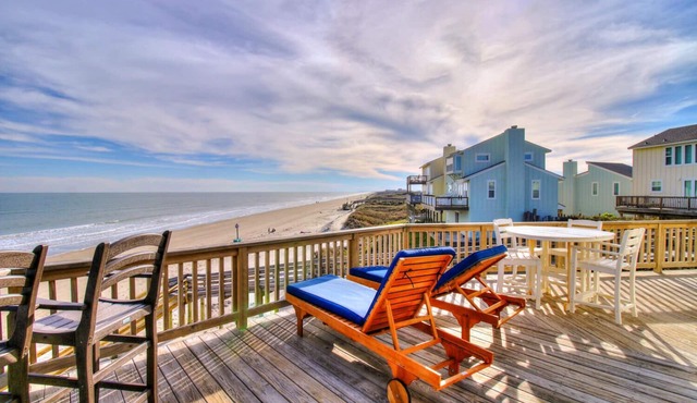 Lost Colony Beachfront beauty! Beach Access! Pet Friendly! Community pool!