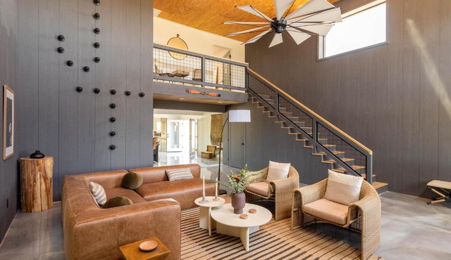 Lost Horse by AvantStay Desert Oasis w Mini Pool, Outdoor Entertainers Area & Huge Game Room