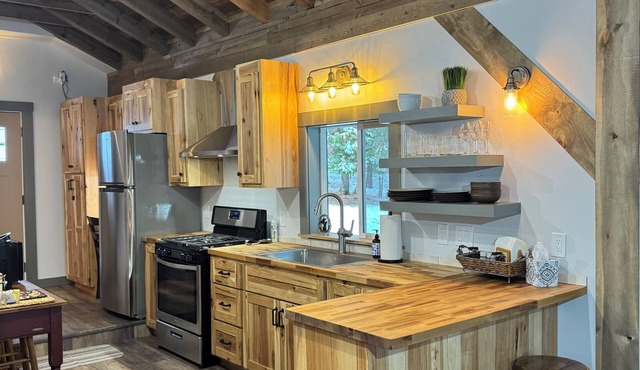 Lost in the Woods Cabin, Escape to Tranquility at ‘Lost in the Woods’ – Your Cozy North Idaho Hideaw