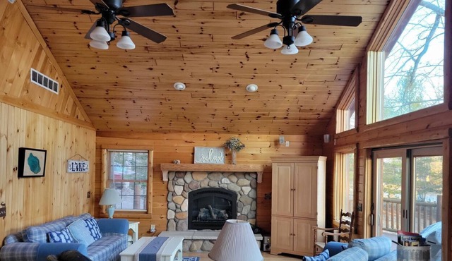 Lost Lake Chalet (Hawks, MI): Gorgeous lakefront getaway- 20 minutes from Rogers City!