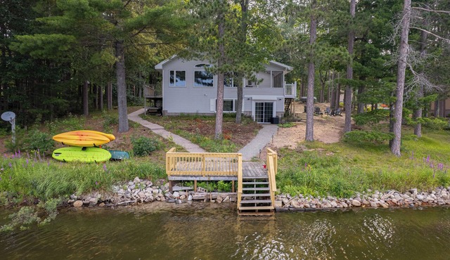 Lost Lake Lodge: Kayaks, Canoe & Paddleboard Included – Summer Fun Starts Here