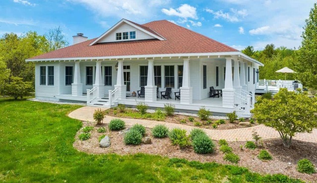 Lost Lane | Luxury Retreat w/Hot Tub & Trails
