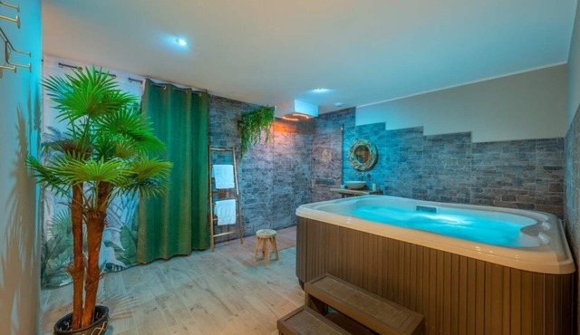 Lost Paradise Suite with private spa and sauna