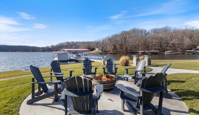 LOTO Pointe, Updated Luxury Home w/Boat & PWC Slip, Boat Ramp, Firepits, Pool Table & More!