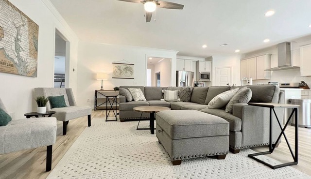 Lots of amenities. Open Floor plan. Perfect for families and groups!