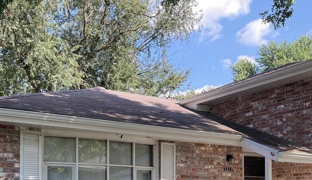 Lots Of Amenities & Very Clean 2-Bedroom Home!