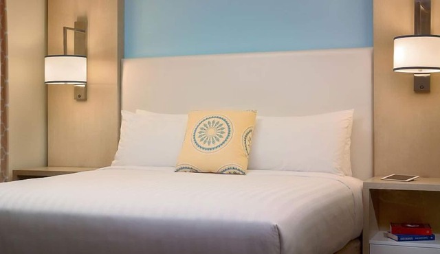 Lots of Leisurely Activities! Majestic Unit with Free Parking! Pets Allowed!