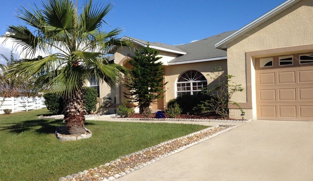 Lots of Privacy On A Lake 20 Minutes From Disney With A Private Pool and Spa!