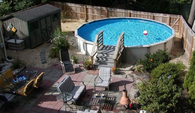 Lots Of Room-Main House And Cottage With Pool (Sleeps 12)
