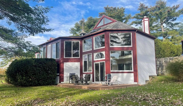 Lots of snow! Ski, snowshoe/heated pooln- fabulous in beautiful Stockbridge