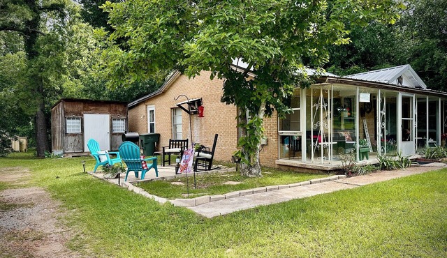 Lottie Mae’s Place has a warm cozy homely vibe. 2 minutes from town